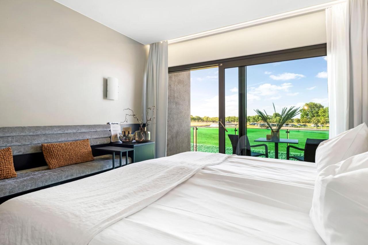 Ringenaes Hotell & Konferens 할름스타드 외부 사진